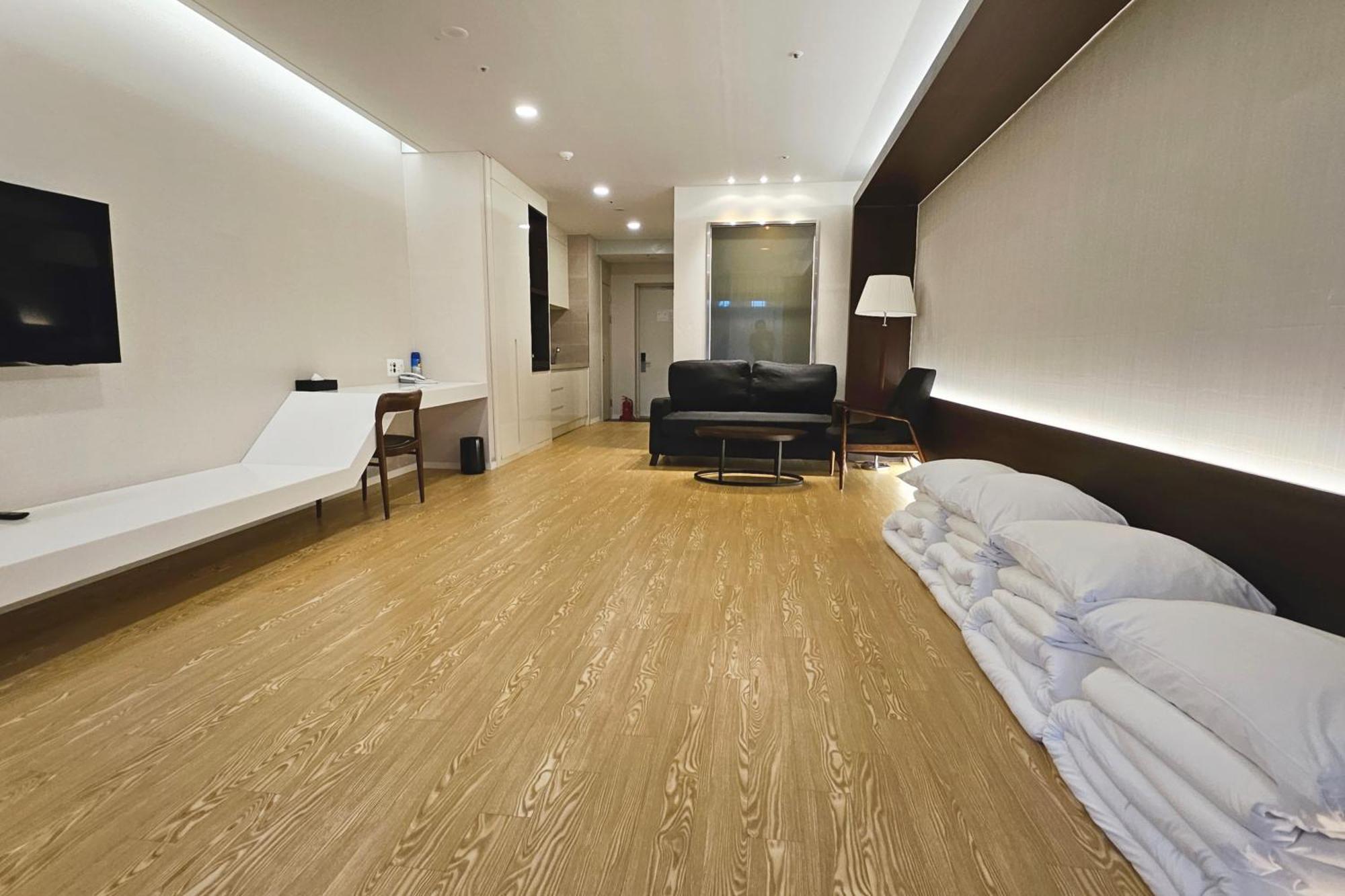 The Qube Resort Jeju Согвипхо Экстерьер фото