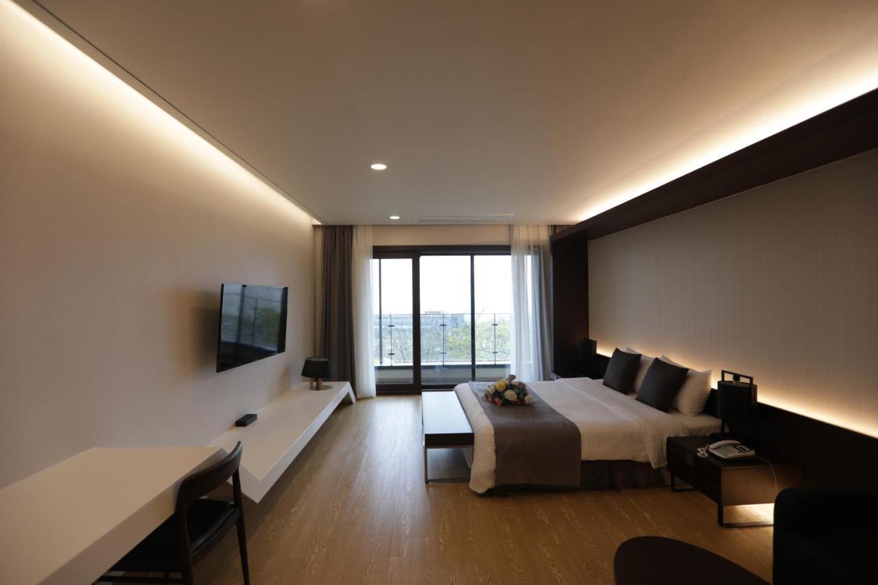 The Qube Resort Jeju Согвипхо Экстерьер фото