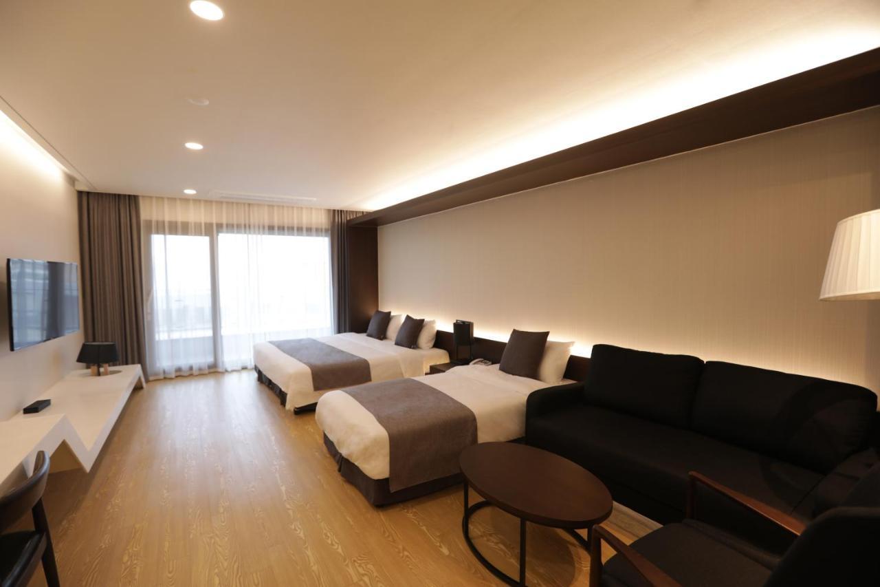 The Qube Resort Jeju Согвипхо Экстерьер фото