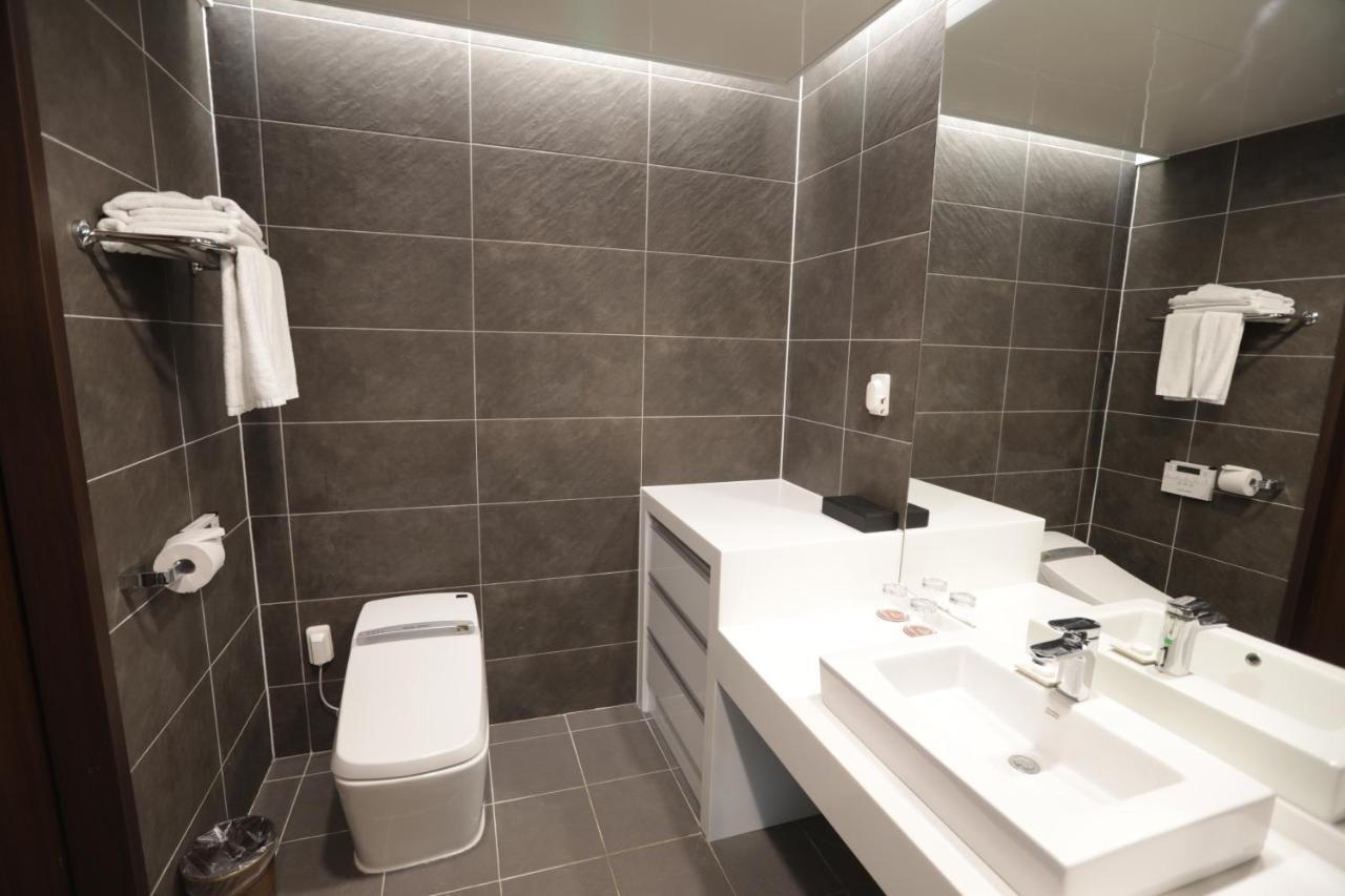 The Qube Resort Jeju Согвипхо Экстерьер фото