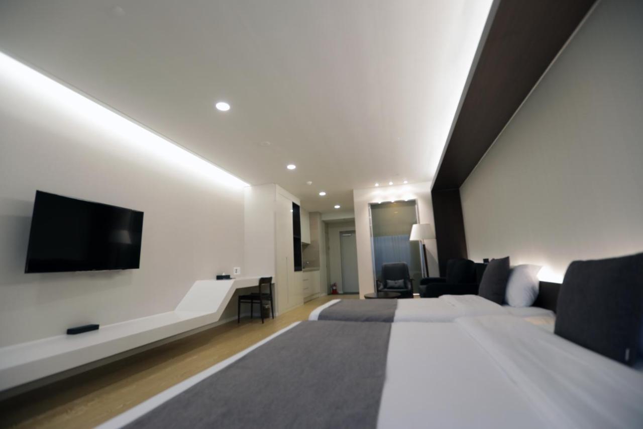The Qube Resort Jeju Согвипхо Экстерьер фото
