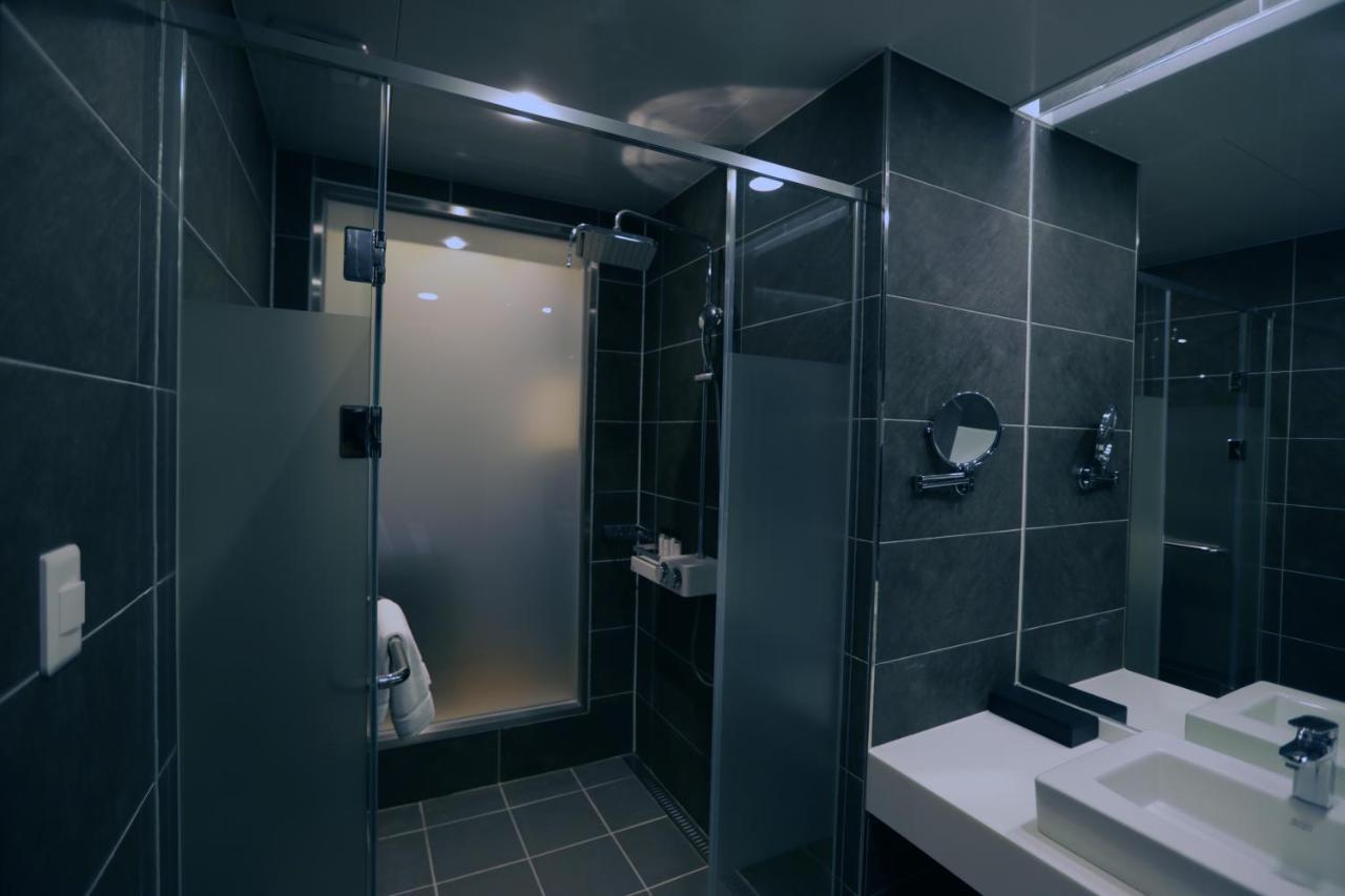 The Qube Resort Jeju Согвипхо Экстерьер фото