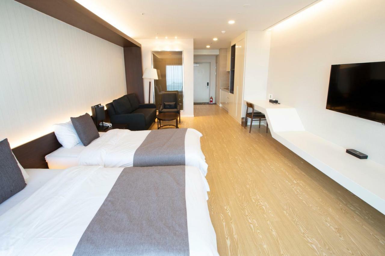 The Qube Resort Jeju Согвипхо Экстерьер фото