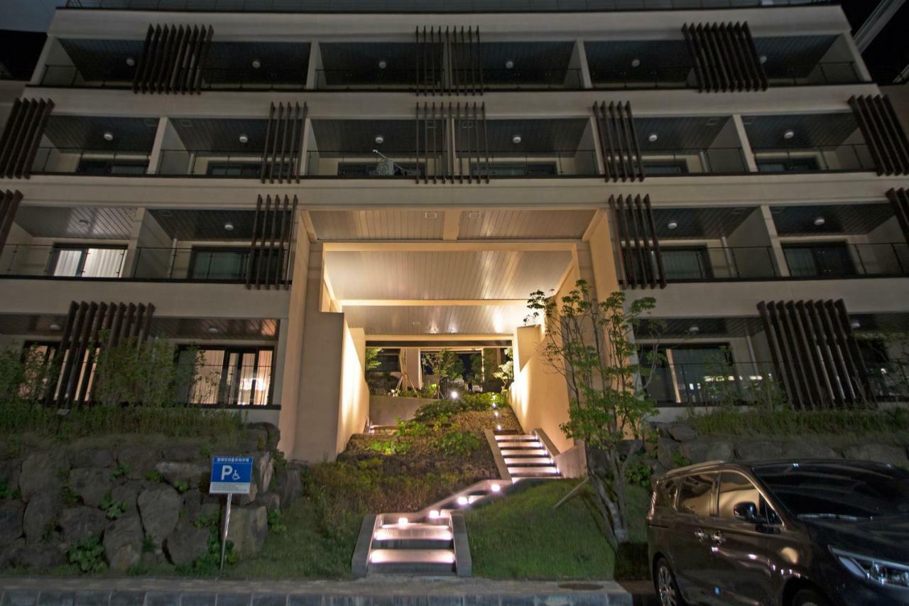 The Qube Resort Jeju Согвипхо Экстерьер фото