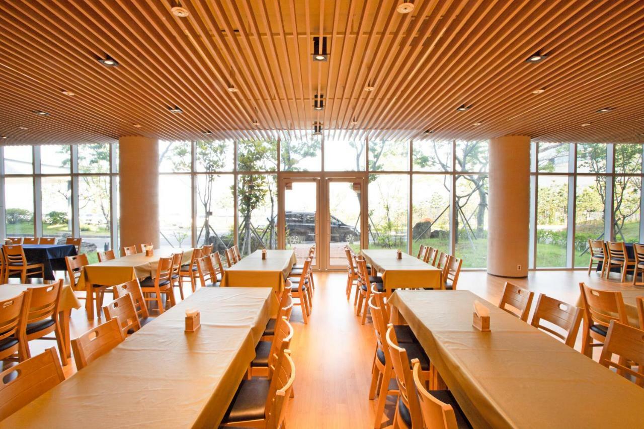 The Qube Resort Jeju Согвипхо Экстерьер фото