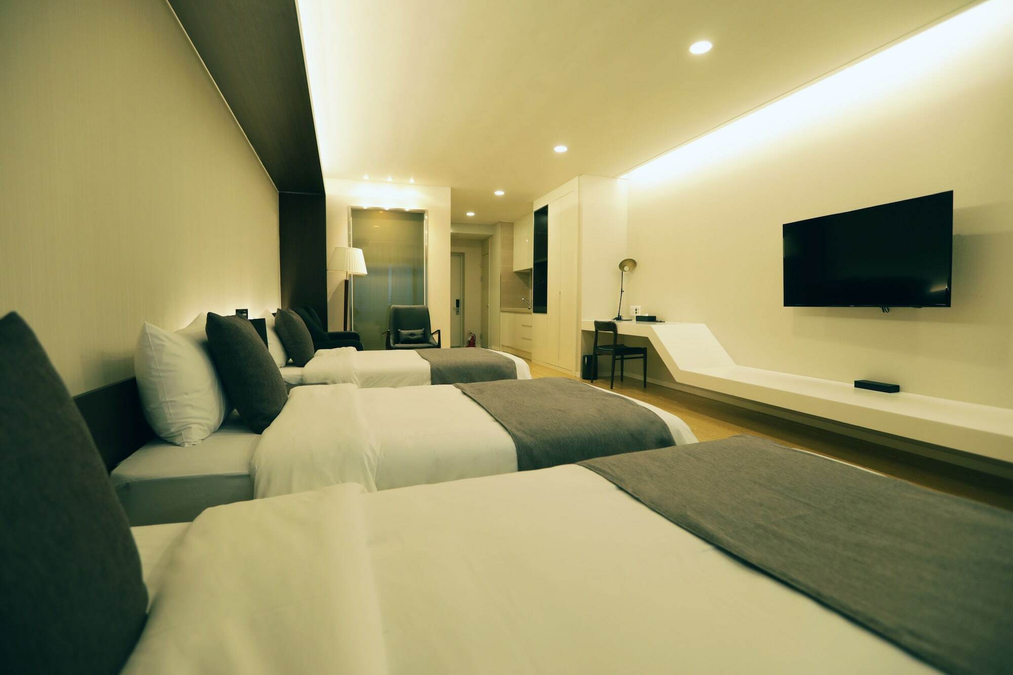 The Qube Resort Jeju Согвипхо Экстерьер фото